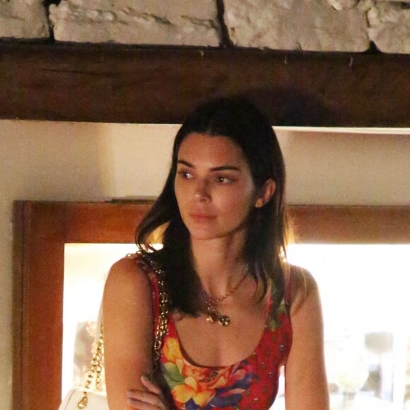Exclusif - Kendall Jenner quitte le club "Bonbonniere" à Mykonos le 9 juillet 2019.