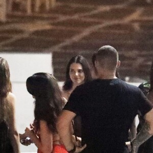 Kendall Jenner profite de ses vacances avec ses amis sur l'île de Mykonos, Grèce, le 10 juillet 2019.