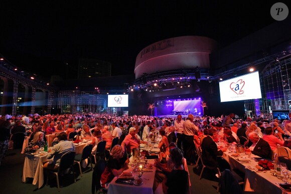 Une vue générale - Traditionnelle soirée au profit de Fight Aids Monaco, dans la salle des Etoiles du Sporting à Monaco le 13 juillet 2019. Cette année, l'association de la princesse Stéphanie de Monaco, fête ses 15 ans. C'est le célèbre groupe américain The Beach Boys, tout droit venu de Californie, qui assure le Show au profit de l'association. Les membres de la famille princière, le prince Albert II de Monaco en tête, ainsi que l'ensemble du public, n'ont pas hésité à se mettre en mode "Beach Boys". © Bruno Bebert/Bestimage