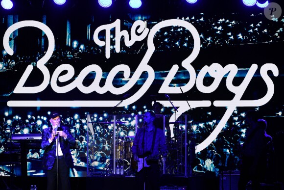 The Beach Boys avec leurs leaders Brian Wilson, au clavier, et Mike Love, au chant  - Traditionnelle soirée au profit de Fight Aids Monaco, dans la salle des Etoiles du Sporting à Monaco le 13 juillet 2019. Cette année, l'association de la princesse Stéphanie de Monaco, fête ses 15 ans. C'est le célèbre groupe américain The Beach Boys, tout droit venu de Californie, qui assure le Show au profit de l'association. Les membres de la famille princière, le prince Albert II de Monaco en tête, ainsi que l'ensemble du public, n'ont pas hésité à se mettre en mode "Beach Boys". © Bruno Bebert/Bestimage