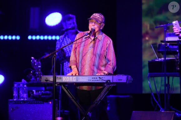 The Beach Boys avec leurs leaders Brian Wilson, au clavier, et Mike Love, au chant  - Traditionnelle soirée au profit de Fight Aids Monaco, dans la salle des Etoiles du Sporting à Monaco le 13 juillet 2019. Cette année, l'association de la princesse Stéphanie de Monaco, fête ses 15 ans. C'est le célèbre groupe américain The Beach Boys, tout droit venu de Californie, qui assure le Show au profit de l'association. Les membres de la famille princière, le prince Albert II de Monaco en tête, ainsi que l'ensemble du public, n'ont pas hésité à se mettre en mode "Beach Boys". © Bruno Bebert/Bestimage