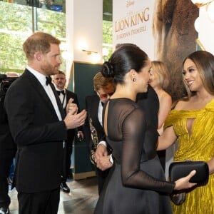 Le prince Harry, duc de Sussex, et Meghan Markle, duchesse de Sussex, avec Jay-Z et sa femme Beyonce Knowles à la première du film "Le Roi Lion" au cinéma Odeon Luxe Leicester Square à Londres, le 14 juillet 2019.