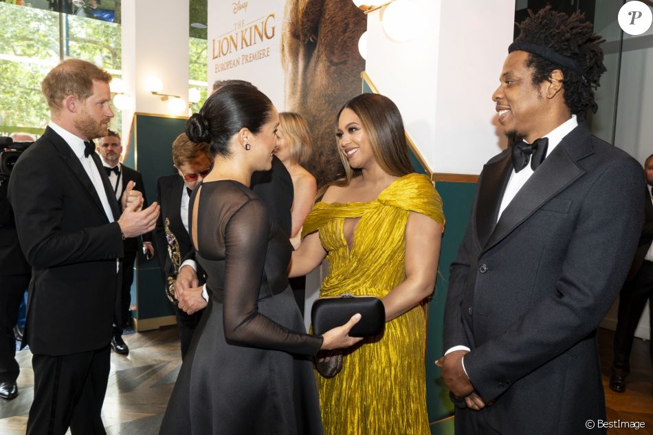 Le prince Harry, duc de Sussex, et Meghan Markle, duchesse de Sussex, avec Jay-Z et sa femme Beyonce Knowles Ã  la premiÃ¨re du film "Le Roi Lion" au cinÃ©ma Odeon Luxe Leicester Square Ã  Londres, le 14 juillet 2019.