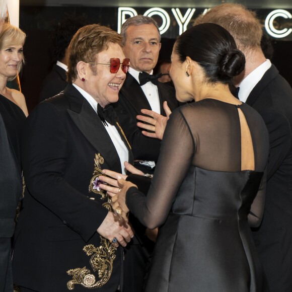 Le prince Harry, duc de Sussex, et Meghan Markle, duchesse de Sussex, avec Elton John et son mari David Furnish à la première du film "Le Roi Lion" au cinéma Odeon Luxe Leicester Square à Londres, le 14 juillet 2019.