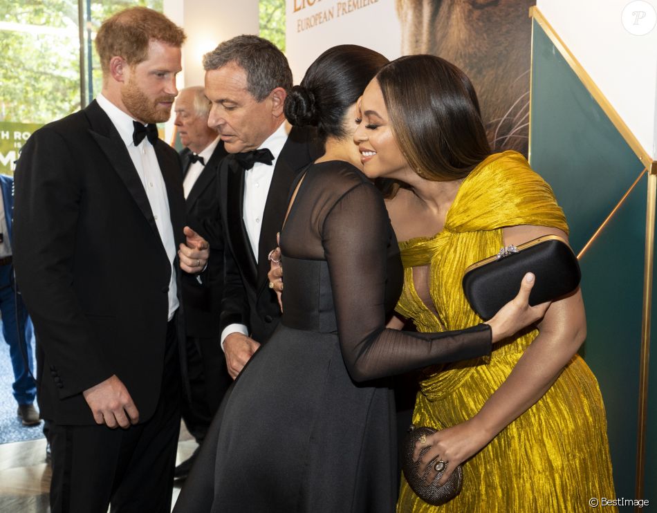 Le prince Harry, duc de Sussex, et Meghan Markle, duchesse de Sussex, avec Jay-Z et sa femme Beyonce Knowles Ã  la premiÃ¨re du film "Le Roi Lion" au cinÃ©ma Odeon Luxe Leicester Square Ã  Londres, le 14 juillet 2019.