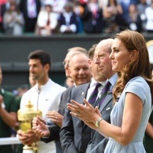 Finale homme du tournoi de Wimbledon "Novak Djokovic - Roger Federer (7/6 - 1/6 - 7/6 - 4/6 - 13/12)" à Londres. Catherine (Kate) Middleton, duchesse de Cambridge, est venue remettre les trophées aux joueurs. Londres, le 14 juillet 2019.