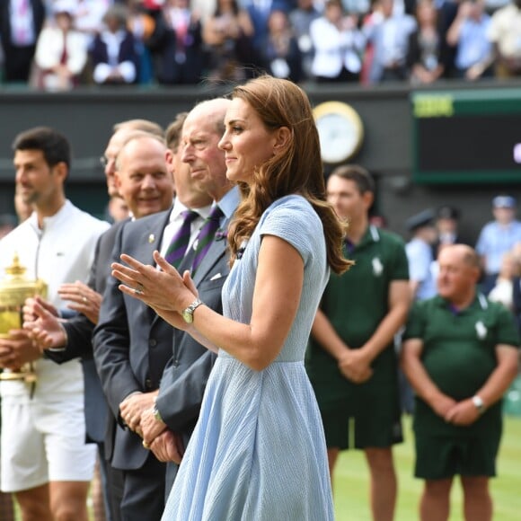 Finale homme du tournoi de Wimbledon "Novak Djokovic - Roger Federer (7/6 - 1/6 - 7/6 - 4/6 - 13/12)" à Londres. Catherine (Kate) Middleton, duchesse de Cambridge, est venue remettre les trophées aux joueurs. Londres, le 14 juillet 2019.