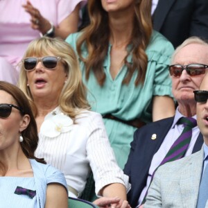 Le prince William, duc de Cambridge, et Catherine (Kate) Middleton, duchesse de Cambridge, assistent à la finale homme du tournoi de Wimbledon "Novak Djokovic - Roger Federer (7/6 - 1/6 - 7/6 - 4/6 - 13/12)" à Londres. Catherine (Kate) Middleton, duchesse de Cambridge, est venue remettre les trophées aux joueurs. Londres, le 14 juillet 2019.