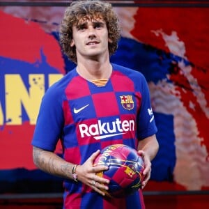 Antoine Griezmann, nouvelle recrue du FC Barcelone, en séance photo à Barcelone, le 14 juillet 2019.