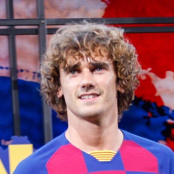 Antoine Griezmann, nouvelle recrue du FC Barcelone, en séance photo à Barcelone, le 14 juillet 2019.