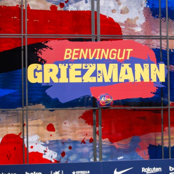 Antoine Griezmann, nouvelle recrue du FC Barcelone, en séance photo à Barcelone, le 14 juillet 2019.