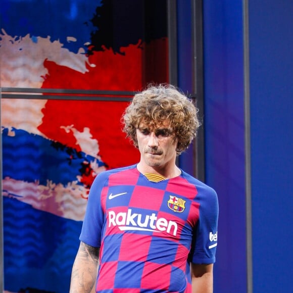 Antoine Griezmann, nouvelle recrue du FC Barcelone, en séance photo à Barcelone, le 14 juillet 2019.