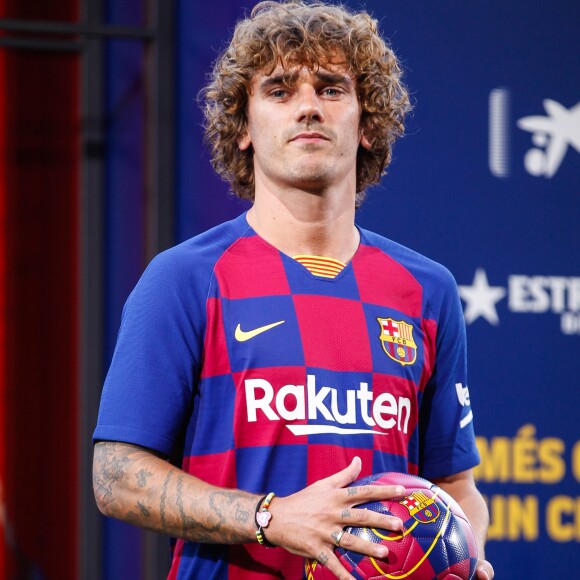 Antoine Griezmann, nouvelle recrue du FC Barcelone, en séance photo à Barcelone, le 14 juillet 2019.