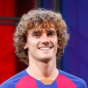 Antoine Griezmann, nouvelle recrue du FC Barcelone, en séance photo à Barcelone, le 14 juillet 2019.