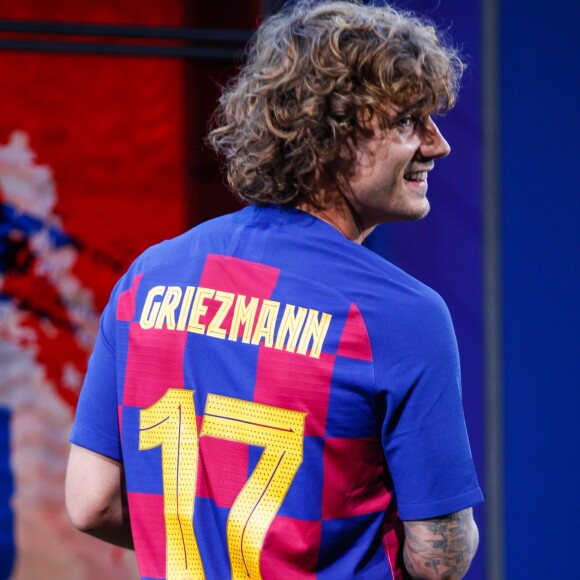 Antoine Griezmann, nouvelle recrue du FC Barcelone, en séance photo à Barcelone, le 14 juillet 2019.