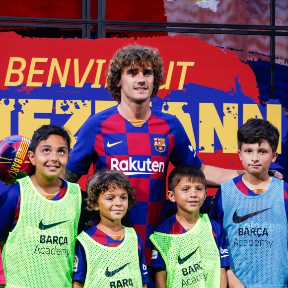 Antoine Griezmann, nouvelle recrue du FC Barcelone, en séance photo à Barcelone, le 14 juillet 2019.