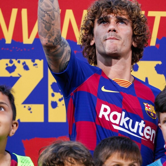 Antoine Griezmann, nouvelle recrue du FC Barcelone, en séance photo à Barcelone, le 14 juillet 2019.