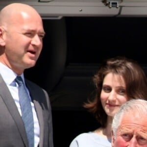 Le prince Charles, prince de Galles et Camilla Parker Bowles, duchesse de Cornouailles arrivent à Athènes à l'occasion de leur visite officielle en Grèce le 9 mai 2018.