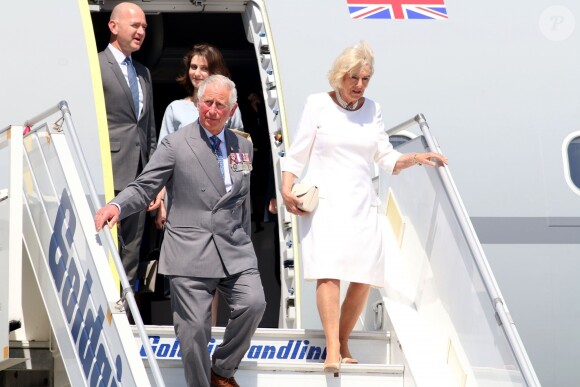 Le prince Charles, prince de Galles et Camilla Parker Bowles, duchesse de Cornouailles arrivent à Athènes à l'occasion de leur visite officielle en Grèce le 9 mai 2018.