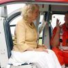 Camilla Parker-Bowles dans un hélicoptère ambulancier à Cornwall en 2012.