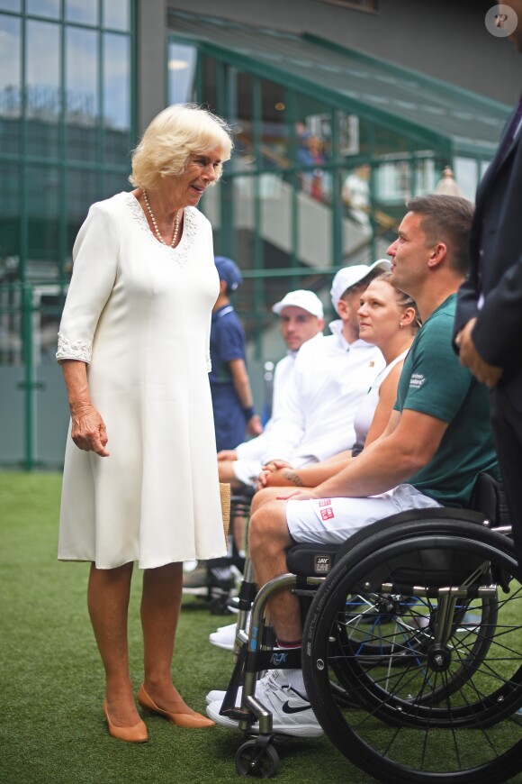 Camilla Parker Bowles, duchesse de Cornouailles, en visite au Tennis Club "All England Lawn" à Wimbledon. Le 10 juillet 2019