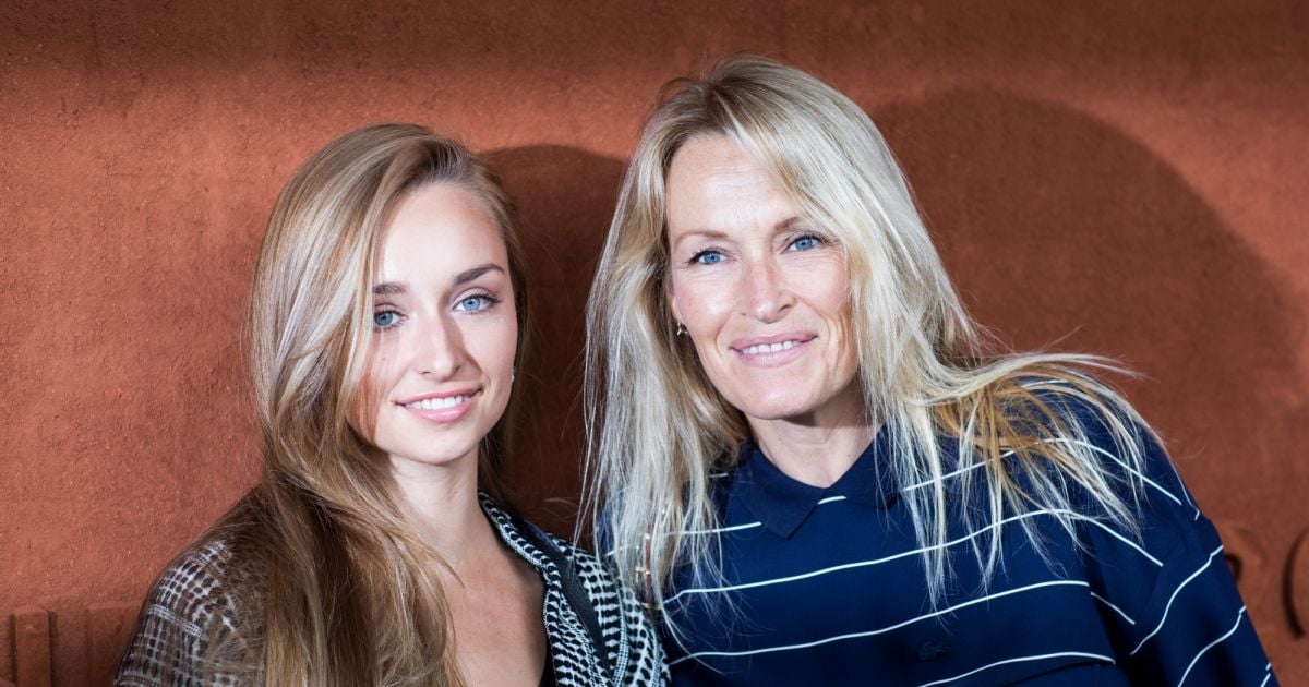Estelle Lefebure et sa fille Emma Smet - People au village des