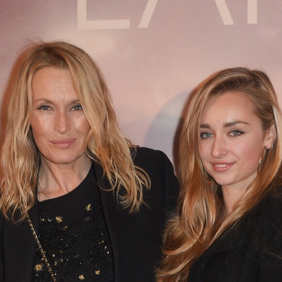 Estelle Lefébure avec sa fille Emma Smet à l'avant-première du film "Holy Lands" au cinéma UGC Normandie à Paris, France, le 4 décembre 2018. © Coadic Guirec/Bestimage