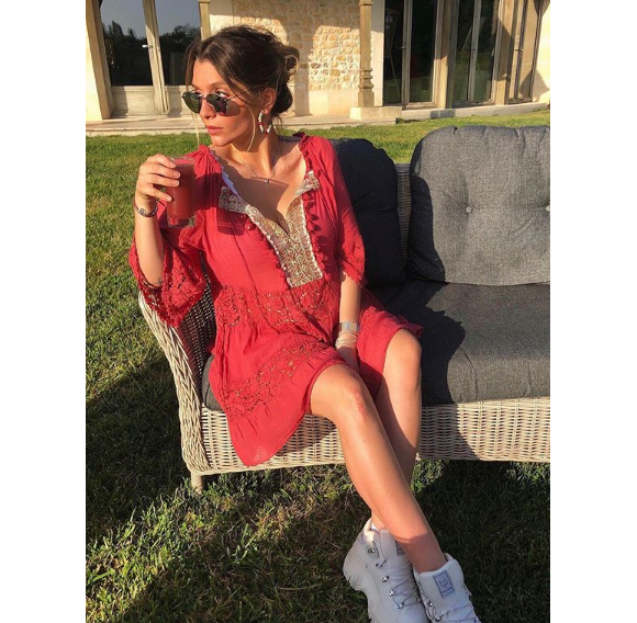Clara Bermudes de "Secret Story" prend la pose sur Instagram, le 1er juillet 2019