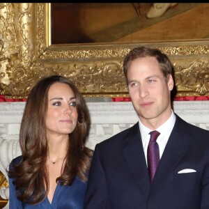 Kate Middleton lors de l'annonce de ses fiançailles avec le prince William en 2010 à St James' Palace.