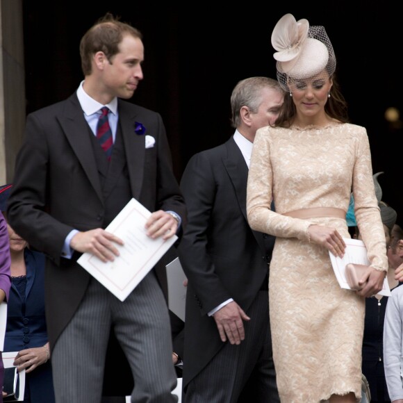Kate Middleton en robe nude en dentelle pour le Jubilé de diamant de la reine à Londres en 2012.