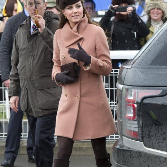 Le prince William et Kate Catherine Middleton (enceinte), duchesse de Cambridge, assistent au festival de Cheltenham. Le 15 mars 2013