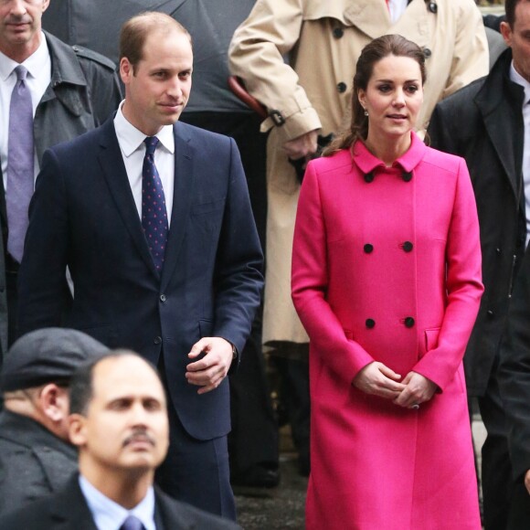 Catherine Kate Middleton (enceinte, en manteau Mulberry) et le prince William visitent la fondation "The Door/City Kids" lors de leur voyage officiel à New York, le 9 décembre 2014.