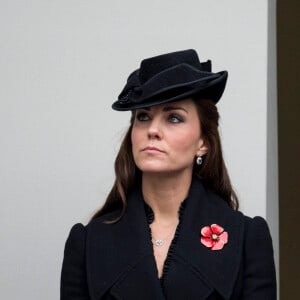 Catherine Kate Middleton (enceinte en Alexander McQueen) - La famille royale anglaise assiste à une cérémonie au Cenataph pendant le "Remembrance Day" à Londres, le 9 novembre 2014.