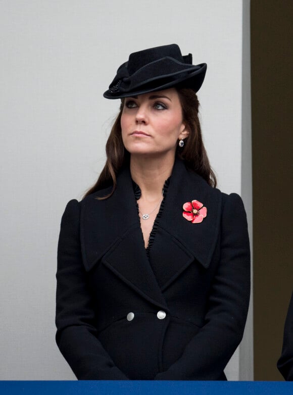 Catherine Kate Middleton (enceinte en Alexander McQueen) - La famille royale anglaise assiste à une cérémonie au Cenataph pendant le "Remembrance Day" à Londres, le 9 novembre 2014.