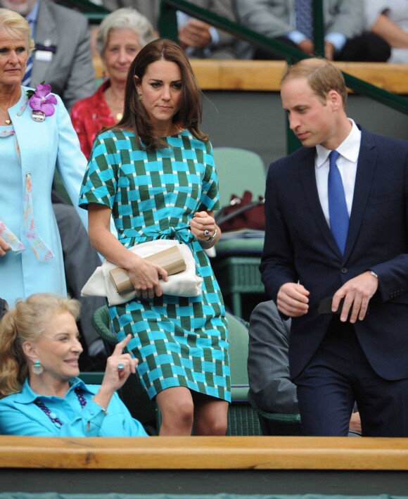 Catherine Kate Middleton (en robe Jonathan Saunders) lors de la finale Hommes du tournoi de tennis Wimbledon à Londres, le 6 juillet 2014.