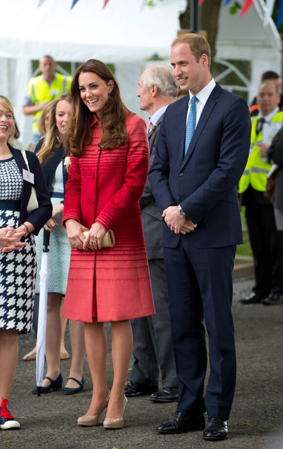 Kate Catherine Middleton, en manteau Jonathan Saunders, et le prince William assistent à une fête dans le village de Forteviot en Ecosse. Le couple est actuellement en visite dans la région de Strathearn. Le 29 mai 2014