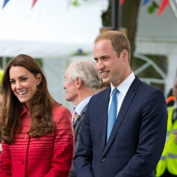 Kate Catherine Middleton, en manteau Jonathan Saunders, et le prince William assistent à une fête dans le village de Forteviot en Ecosse. Le couple est actuellement en visite dans la région de Strathearn. Le 29 mai 2014