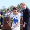 Kate Catherine Middleton, en robe L.K. Bennett, et le prince William au jardin du Mémorial de la RAAF (Royal Australian Air Force) à Brisbane. Le 19 avril 2014