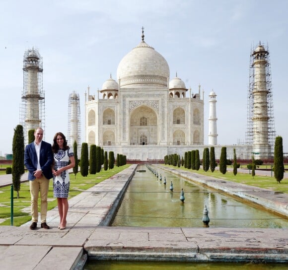 Kate Middleton, en robe Naeem Khan, devant le Taj Mahal le dernier jour de leur visite en Inde à Agra le 16 Avril 2016.