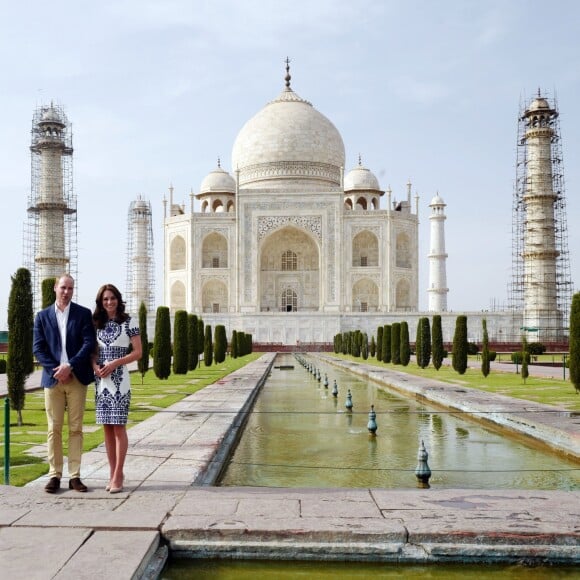 Kate Middleton, en robe Naeem Khan, devant le Taj Mahal le dernier jour de leur visite en Inde à Agra le 16 Avril 2016.