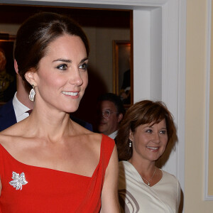 Kate Middleton, en robe Thornton Bregazzi, lors d'une réception à la "Government House" à Victoria, dans le cadre de leur voyage officiel au Canada, le 26 septembre 2016.