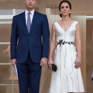 Kate Middleton, en robe Gosia Baczynska, à une réception dans les jardins de l'orangerie du parc Lazienki à Varsovie en Pologne le 17 juillet 2017.