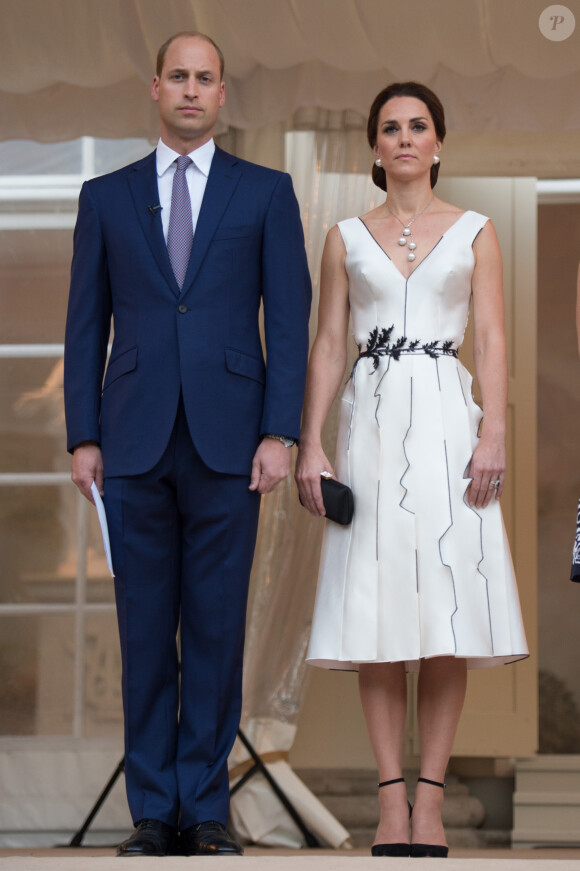Kate Middleton, en robe Gosia Baczynska, à une réception dans les jardins de l'orangerie du parc Lazienki à Varsovie en Pologne le 17 juillet 2017.