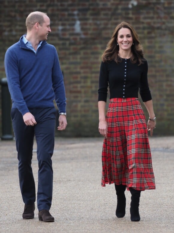 Kate Middleton, en jupe Emilia Wickstead, arrive à une fête de Noël pour le personnel de la RAF (Royal Air Force) à Londres le 4 décembre 2018.