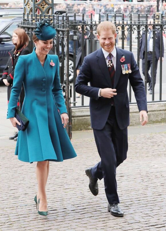 Kate Middleton, en manteau bleu Catherine Walker avec le prince Harry - Arrivées de la famille royale d'Angleterre en l'abbaye de Westminster à Londres pour le service commémoratif de l'ANZAC Day. Le 25 avril 2019