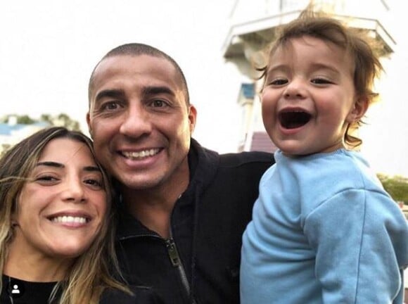 David Trezeguet avec Belen Cosimo et leur fils à Disneyland Paris le 20 juin 2019.