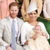 Meghan Markle, duchesse de Sussex, et le prince Harry en famille lors du baptême de leur fils Archie Mountbatten-Windsor le 6 juillet 2019 dans le Salon Vert au château de Windsor, entourés de la duchesse Camilla de Cornouailles, la duchesse Catherine de Cambridge, le prince Charles, Doria Ragland, Lady Jane Fellowes, Lady Sarah McCorquodale et le prince William, photographiés par Chris Allerton. ©Chris Allerton/SussexRoyal/PA Photos/Bestimage