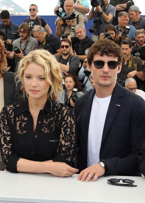 Virginie Efira et son compagnon Niels Schneider au photocall de "Sibyl" lors du 72ème Festival International du Film de Cannes, le 25 mai 2019. © Dominique Jacovides/Bestimage
