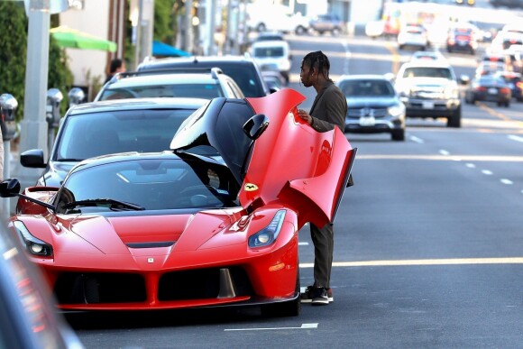 Exclusif - Travis Scott monte dans sa Ferrari rouge dans le quartier de West Hollywood à Los Angeles, le 22 juillet 2019.