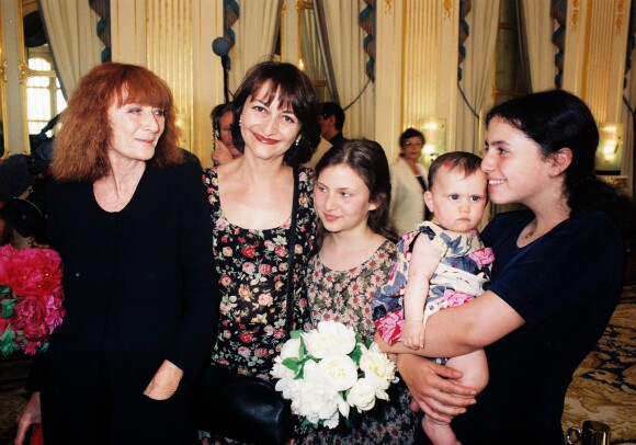 Sonia Rykiel, sa fille Nathalie Rykiel et sa petite-fille Salomé à Paris. Juin 1993.